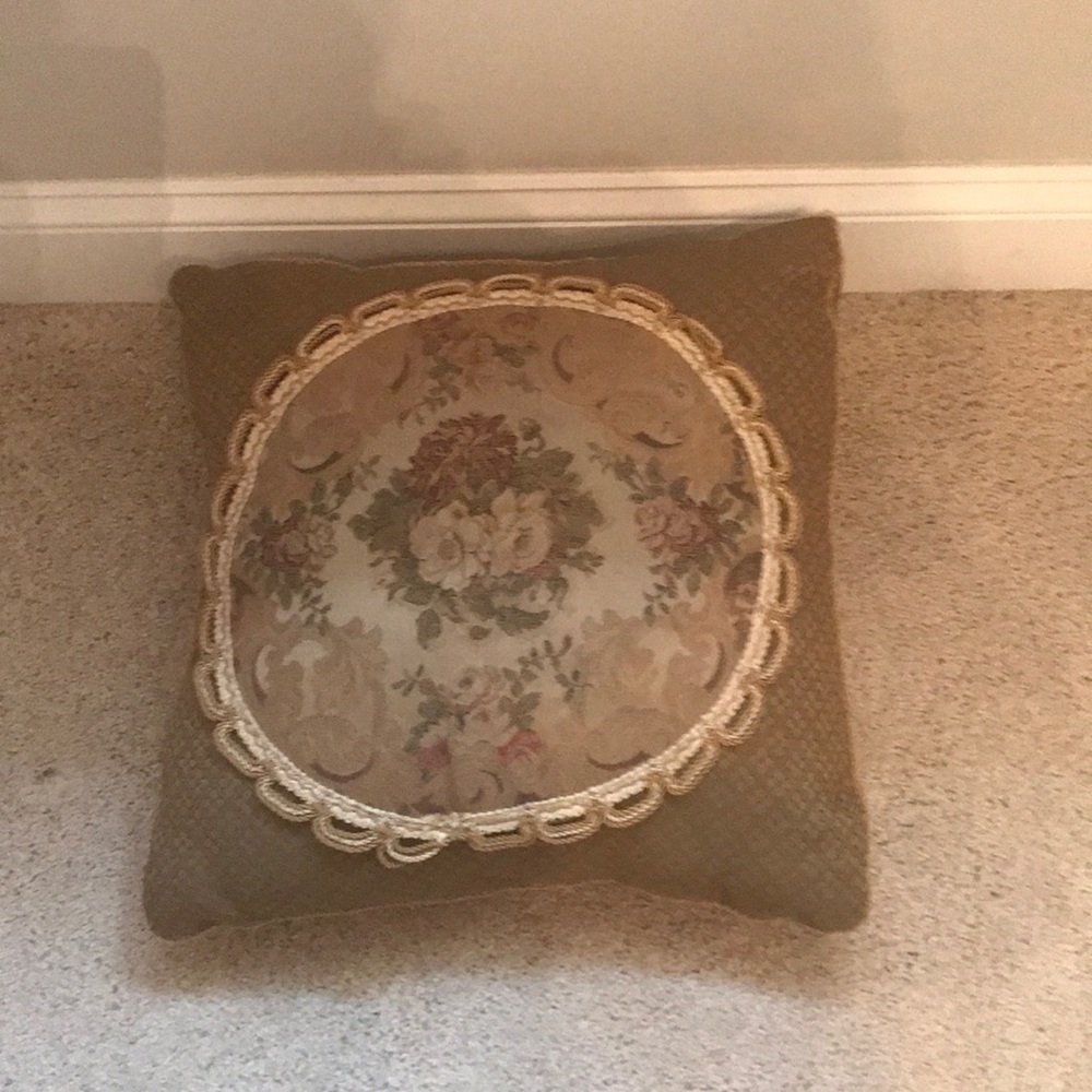 Accent pillow